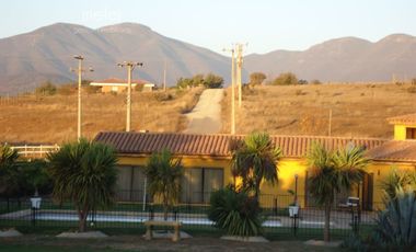 Venta amplia casa en condominio con 5000m2 de terreno en Valle Alegre