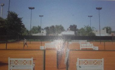 EXCELENTE COMPLEJO DEPORTIVO FUNCIONANDO A FULL TIME, GIMNASIO, RESTAURANTE, CANCHAS DE TENIS CON POLVO DE LADRILLO, OFICINA DE RECEPCIÓN, VESTUARIOS,