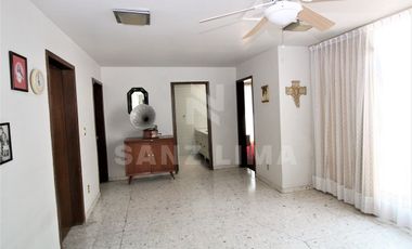 CENTRO: Magnífica propiedad perfecta para clínica, despachos o notaría.