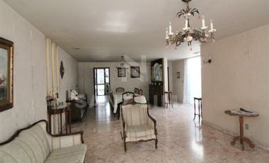 CENTRO: Magnífica propiedad perfecta para clínica, despachos o notaría.