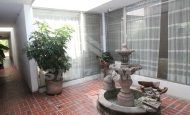 CENTRO: Magnífica propiedad perfecta para clínica, despachos o notaría.