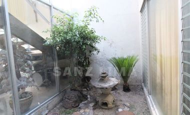 CENTRO: Magnífica propiedad perfecta para clínica, despachos o notaría.