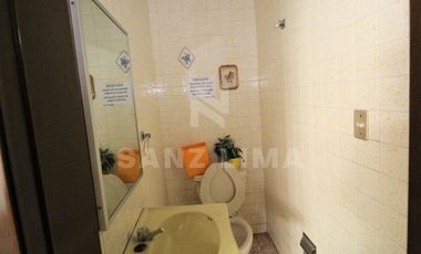 CENTRO: Magnífica propiedad perfecta para clínica, despachos o notaría.