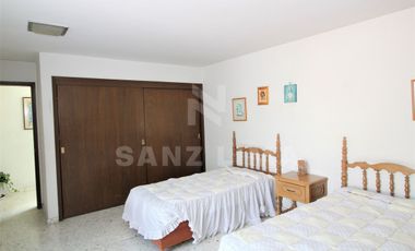 CENTRO: Magnífica propiedad perfecta para clínica, despachos o notaría.