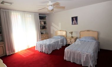 CENTRO: Magnífica propiedad perfecta para clínica, despachos o notaría.