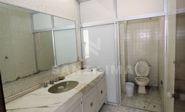 CENTRO: Magnífica propiedad perfecta para clínica, despachos o notaría.