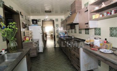 CENTRO: Magnífica propiedad perfecta para clínica, despachos o notaría.