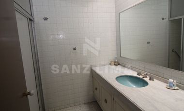 CENTRO: Magnífica propiedad perfecta para clínica, despachos o notaría.