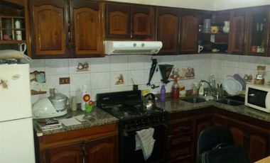 Casa para 2 Familias en venta en Remedios de Escalada Oeste