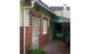 Casa para 2 Familias en venta en Remedios de Escalada Oeste