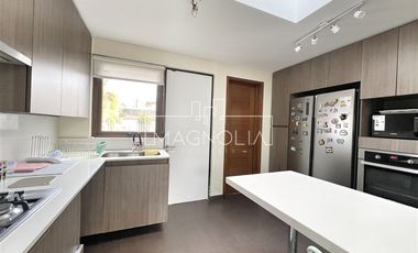 CASA FRENTE A ALIANZA FRANCESA A EXCELENETE PRECIO 10.300 UF