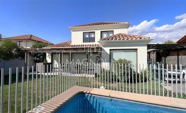 CASA FRENTE A ALIANZA FRANCESA A EXCELENETE PRECIO 10.300 UF