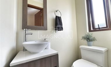 CASA FRENTE A ALIANZA FRANCESA A EXCELENETE PRECIO 10.300 UF