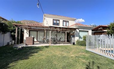 CASA FRENTE A ALIANZA FRANCESA A EXCELENETE PRECIO 10.300 UF