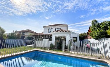 CASA FRENTE A ALIANZA FRANCESA A EXCELENETE PRECIO 10.300 UF