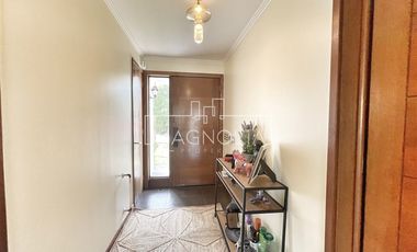 CASA FRENTE A ALIANZA FRANCESA A EXCELENETE PRECIO 10.300 UF