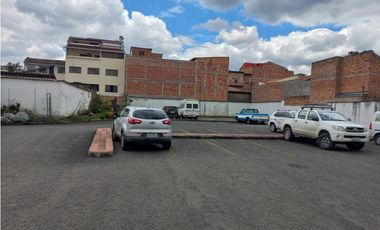 Amplio terreno en venta en San sebastian con casa y parqueadero publico