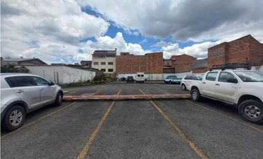 Amplio terreno en venta en San sebastian con casa y parqueadero publico