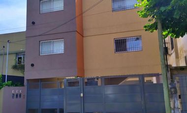 OPORTUNIDAD Excelente duplex 3 amb + cochera doble + patio