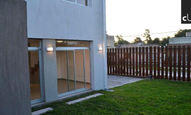 Duplex en venta 2 dormitorios con cochera en La Plata