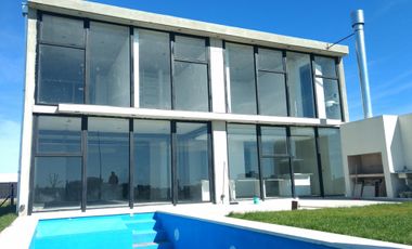 MODERNA CASA - BARRIO PUERTOS