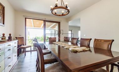 CASA ESTILO PROVENZAL EN VENTA EN PIEDRA ROJA