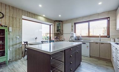 CASA ESTILO PROVENZAL EN VENTA EN PIEDRA ROJA