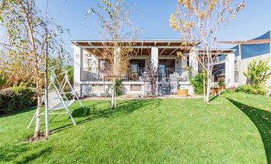 CASA ESTILO PROVENZAL EN VENTA EN PIEDRA ROJA