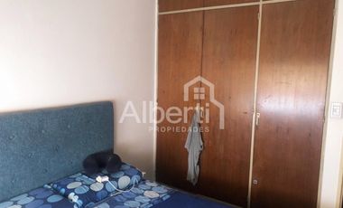 VENTA - CASA DE ESTILO EN VILLA SARMIENTO - APTA CRÉDITO.