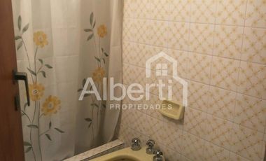 VENTA - CASA DE ESTILO EN VILLA SARMIENTO - APTA CRÉDITO.