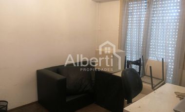 VENTA - CASA DE ESTILO EN VILLA SARMIENTO - APTA CRÉDITO.