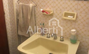 VENTA - CASA DE ESTILO EN VILLA SARMIENTO - APTA CRÉDITO.