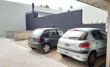 Vicente López - Amplia cochera descubierta en Planta Baja!!