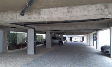 Vicente López - Amplia cochera descubierta en Planta Baja!!