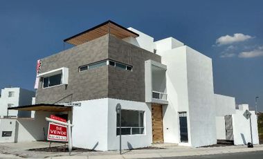 Residencia en La Condesa Juriquilla, Estudio o 4ta Recámara, ROOF GARDEN, Lujo..
