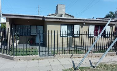 VENDO CASA Y LOCA EN BARRIO LOS BOULEVARES