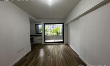 Venta departamento de 2 ambientes con balcón y patio en San Cristobal