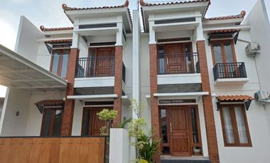 RUMAH SIAP HUNI TENGAH KOTA 2 LANTAI HARGA ANEH 1 Unit Terakhir Siap Huni Rumah di Jantung kota