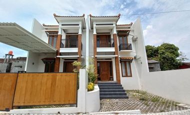 RUMAH SIAP HUNI TENGAH KOTA 2 LANTAI HARGA ANEH 1 Unit Terakhir Siap Huni Rumah di Jantung kota