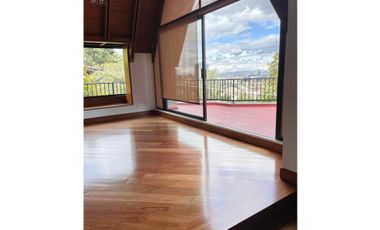 Bogota vendo casa dos niveles en santa ana oriental area 650 mts