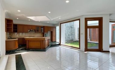 DIJUAL RUMAH MEGAH (SANGAT MENARIK) di Jl MADRASAH, AMPERA, JAKSEL