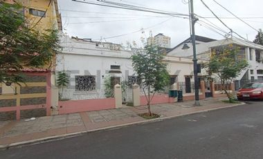 Se vende Casa un piso o terreno, barrio Orellana Centro cerca de la U GinS