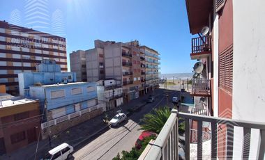 Departamento 2 ambientes y medio con balcon al frente y vista.