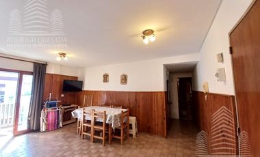 Departamento 2 ambientes y medio con balcon al frente y vista.