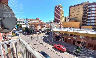 Departamento 2 ambientes y medio con balcon al frente y vista.