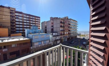 Departamento 2 ambientes y medio con balcon al frente y vista.
