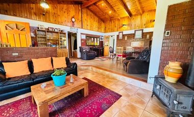 Casa en venta de 4 dorm. en Pirque