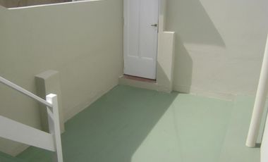 VENTA hermoso PH. 2 amb. a RE-ESTRENAR, con Patio y Lavadero. WILDE CENTRO.