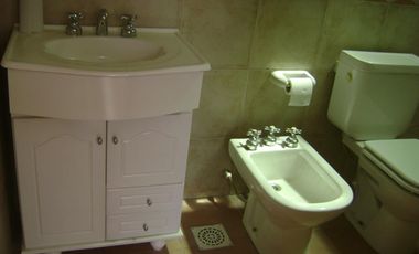 VENTA hermoso PH. 2 amb. a RE-ESTRENAR, con Patio y Lavadero. WILDE CENTRO.