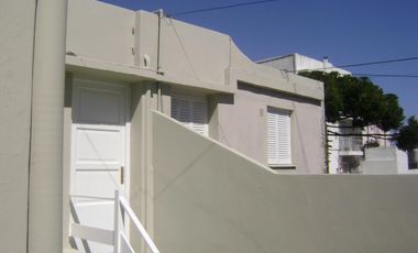 VENTA hermoso PH. 2 amb. a RE-ESTRENAR, con Patio y Lavadero. WILDE CENTRO.